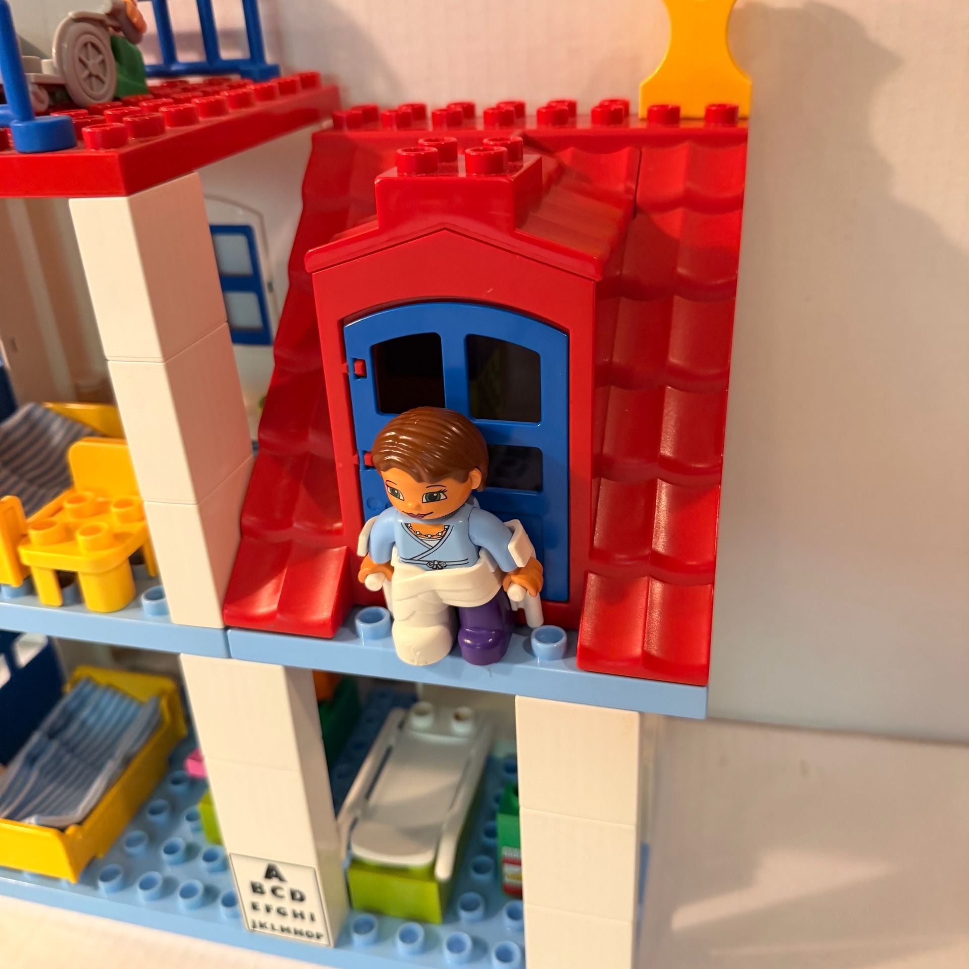 Lego Duplo 5695 Doctor's Clinic Hospital Ambulance Set 5