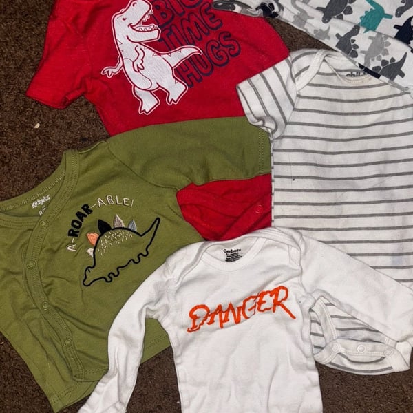 Baby boy 0-3 Months 5 piece lot body suits and top