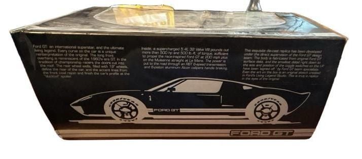 Ford GT Concept 1:18 Scale Die-Cast White Blue Stripes 3