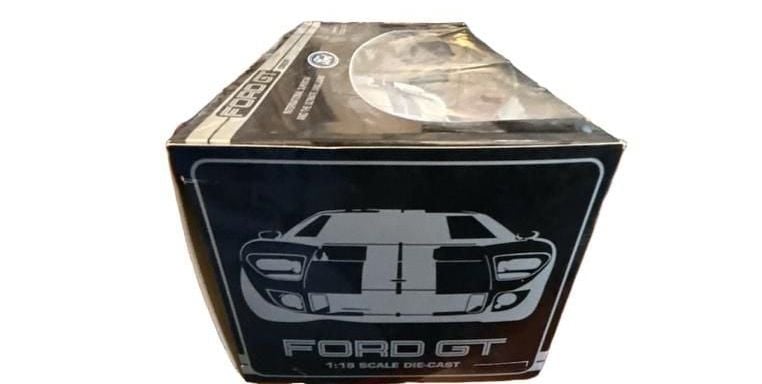 Ford GT Concept 1:18 Scale Die-Cast White Blue Stripes 4