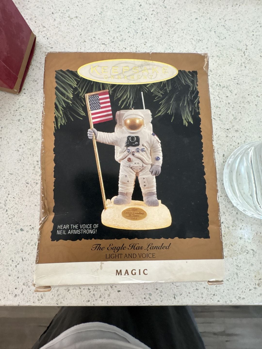 New Hallmark Keepsake The Eagle Has Landed Ornament Never been out of box
Box shows some wear. However it's never been opened 1