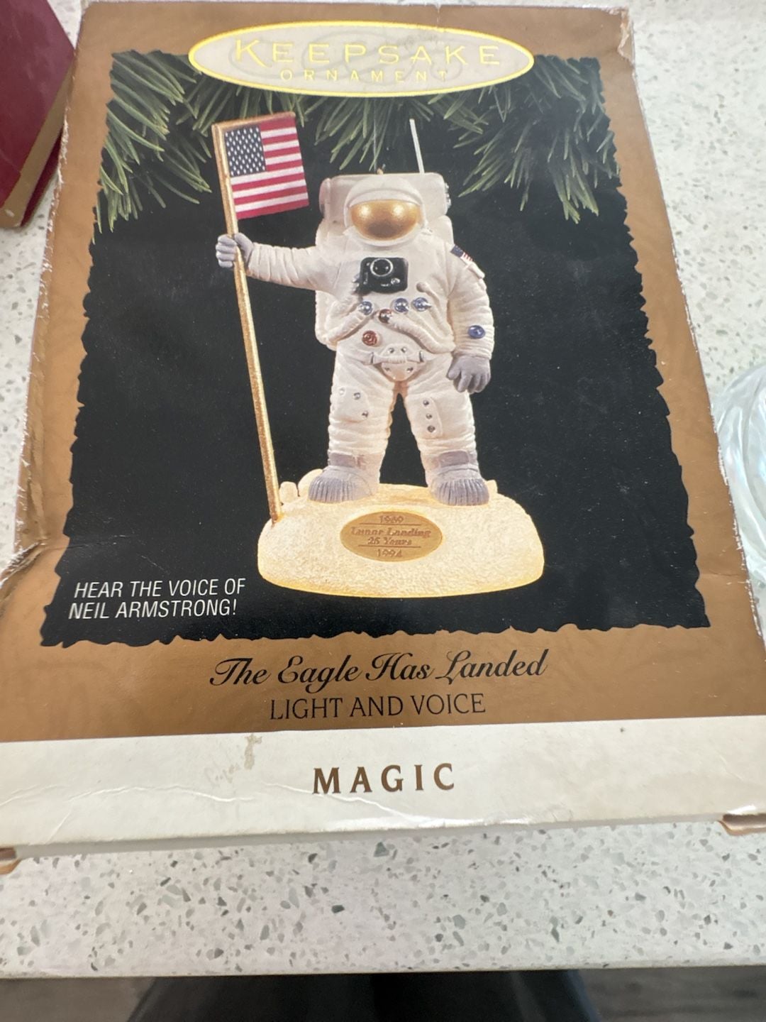 New Hallmark Keepsake The Eagle Has Landed Ornament Never been out of box
Box shows some wear. However it's never been opened 2