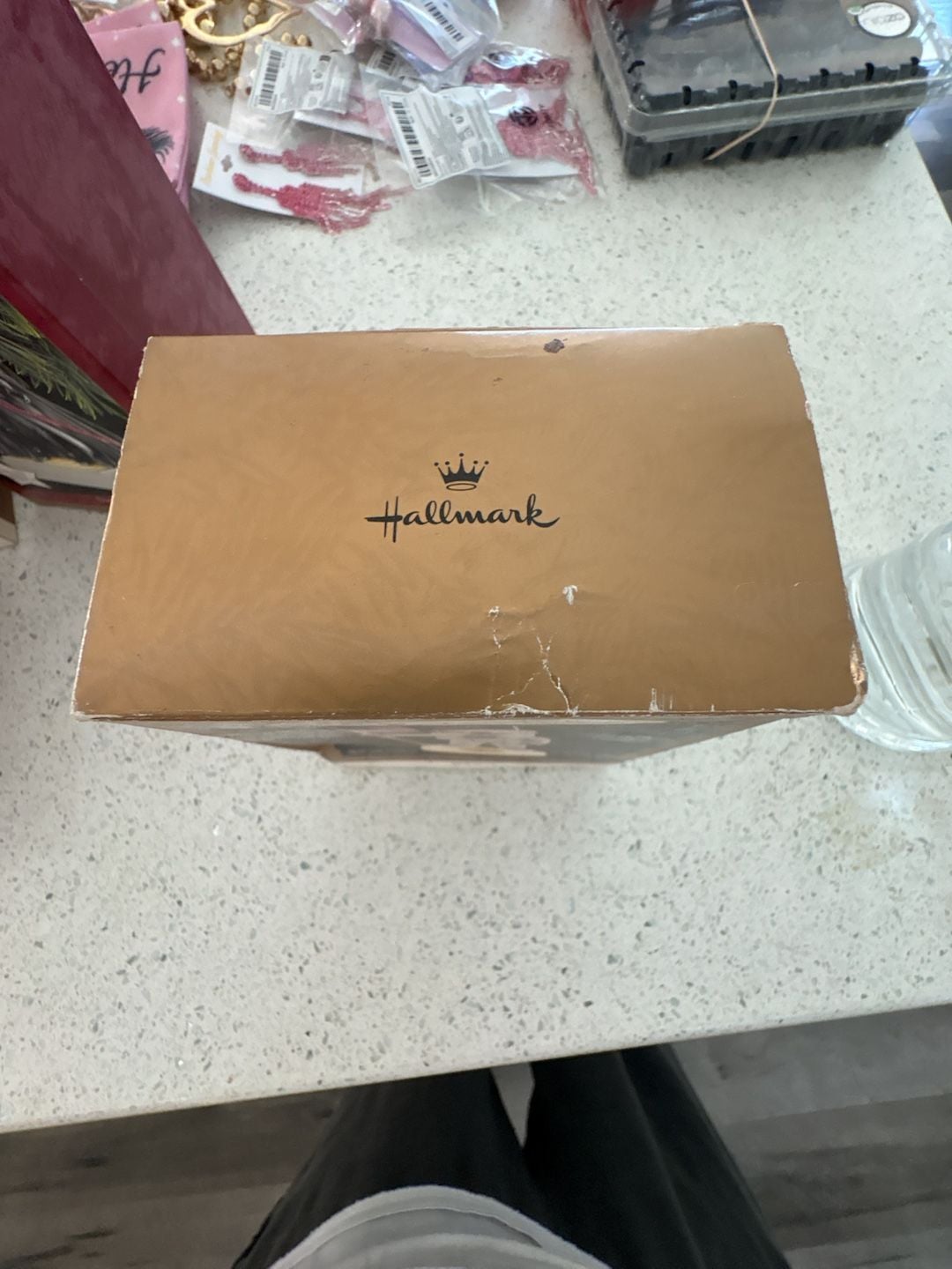 New Hallmark Keepsake The Eagle Has Landed Ornament Never been out of box
Box shows some wear. However it's never been opened 5
