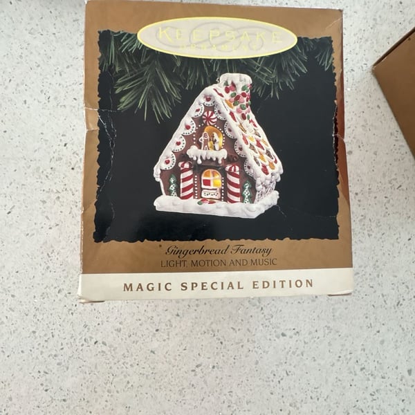 New Hallmark Keepsake Ornament Gingerbread Fantasy Light Motion And Music 1994
Never been opened