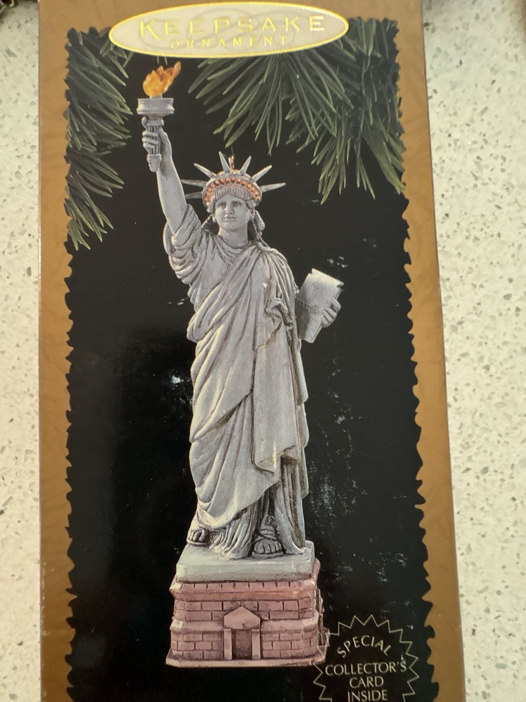 New Hallmark Keepsake Ornament The Statue of Liberty Music and Light 1996 Magic Never been opened 2
