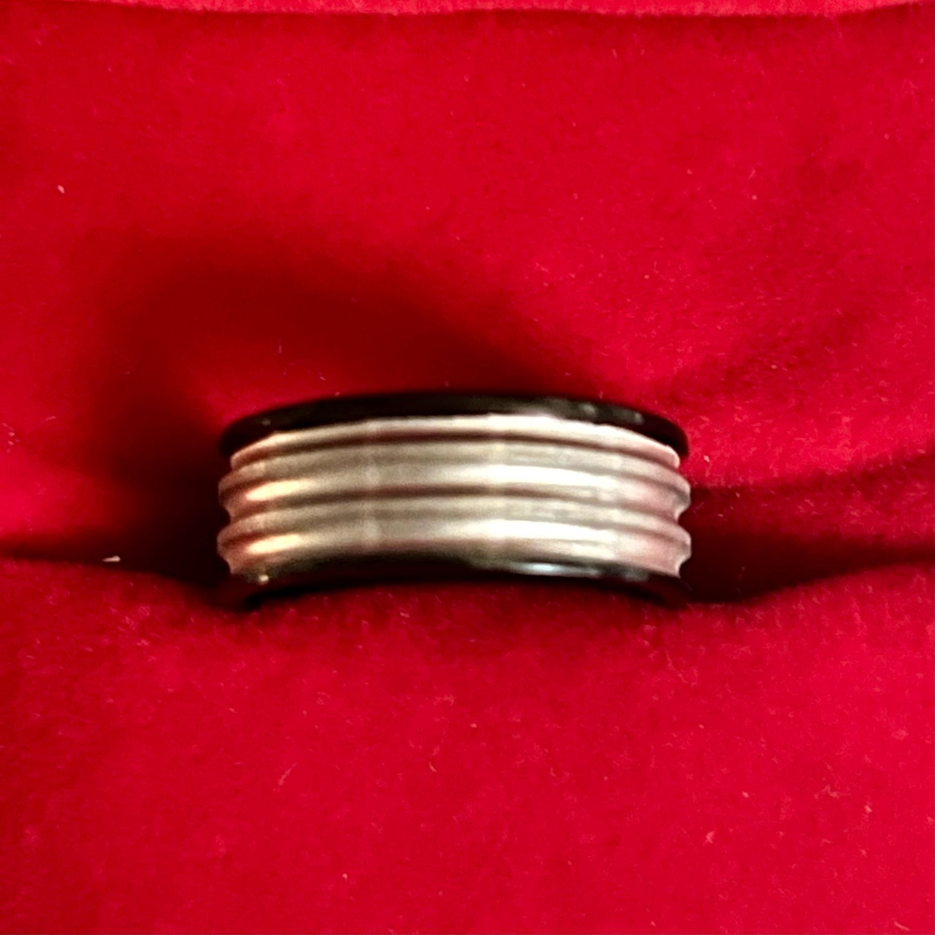 Multi-Groove Band Ring Black And Silver Size 5 1