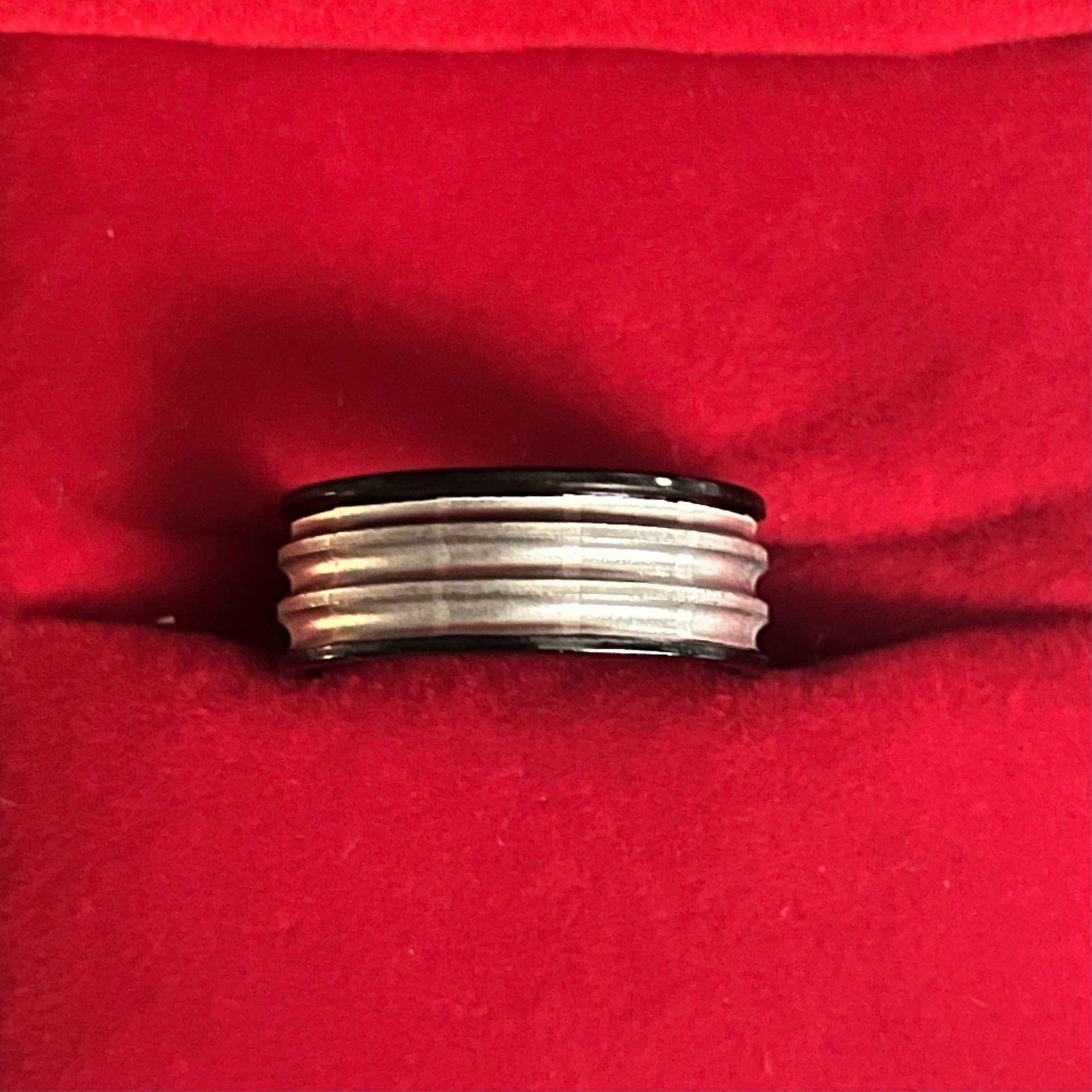 Multi-Groove Band Ring Black And Silver Size 5 2