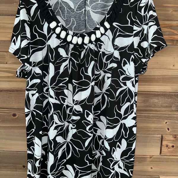 No.15 Woman Within Beaded Neck Floral Blouse Size 1X Black White