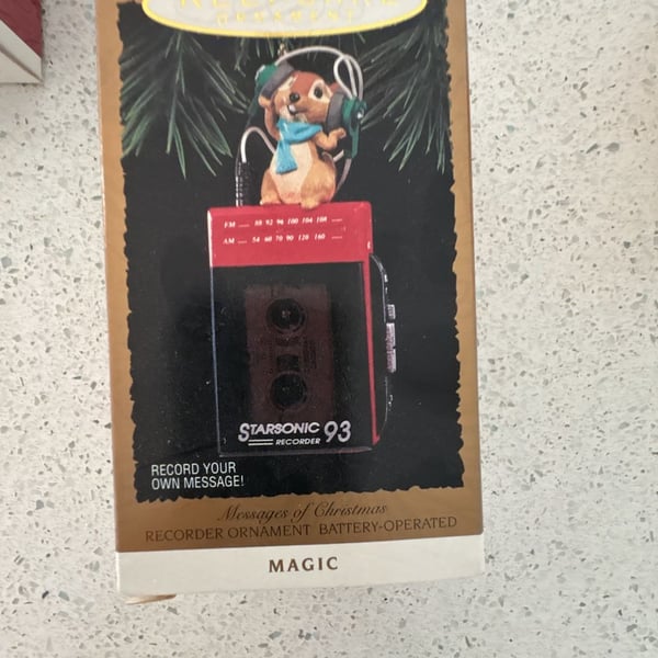 New Hallmark Keepsake Ornament 1993 Messages of Christmas Recorder Magic
Never been out of the box