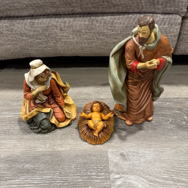 O'Well Novelty 1994 Porcelain Nativity Holy Family Figurines 3-Piece Set