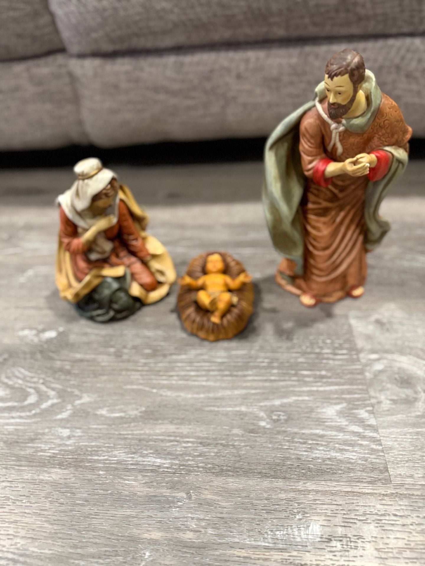 O'Well Novelty 1994 Porcelain Nativity Holy Family Figurines 3-Piece Set 14