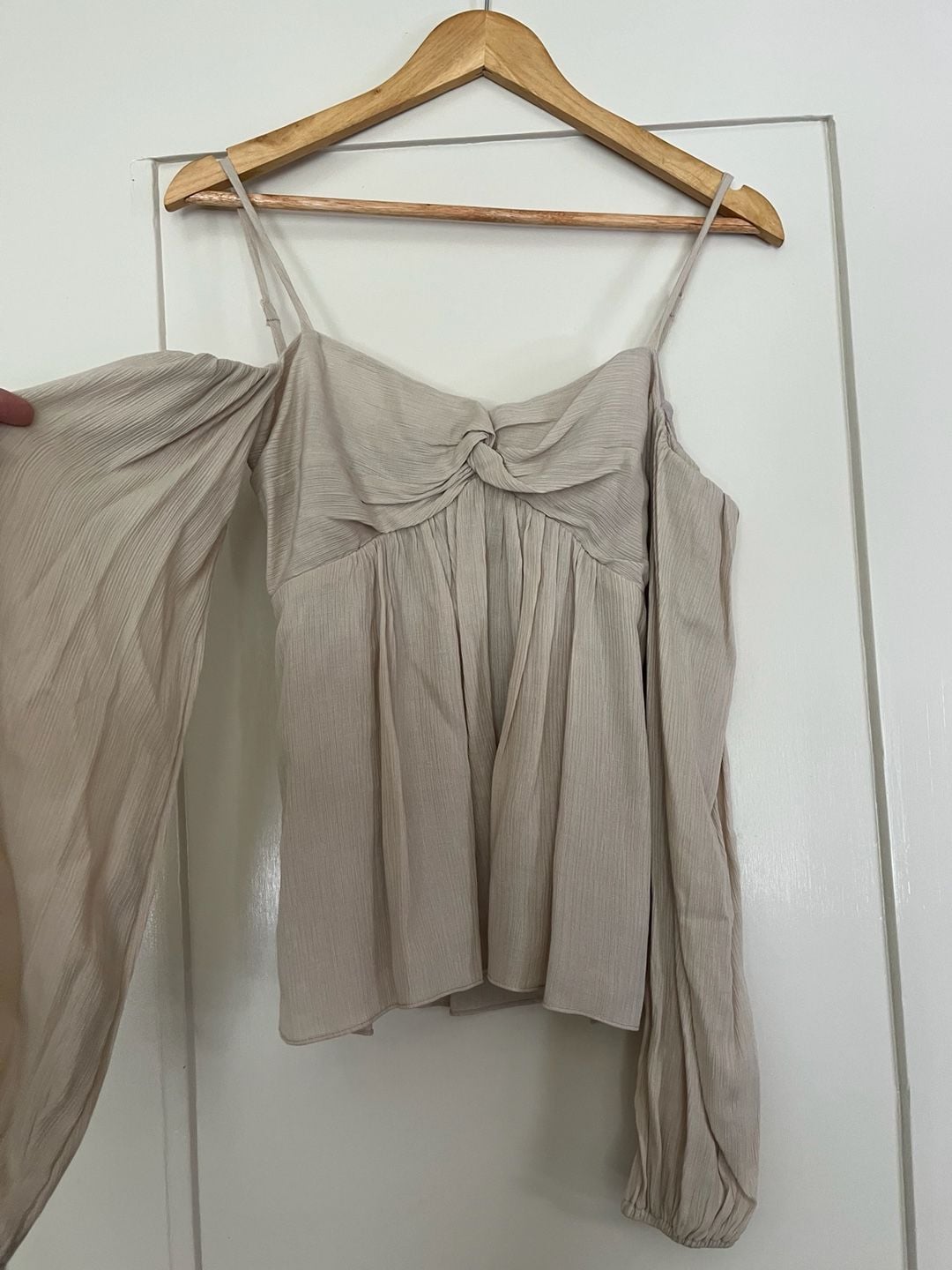 Bailey 44 Mariko Top Size XS Cream Off-Shoulder Long Sleeve 8