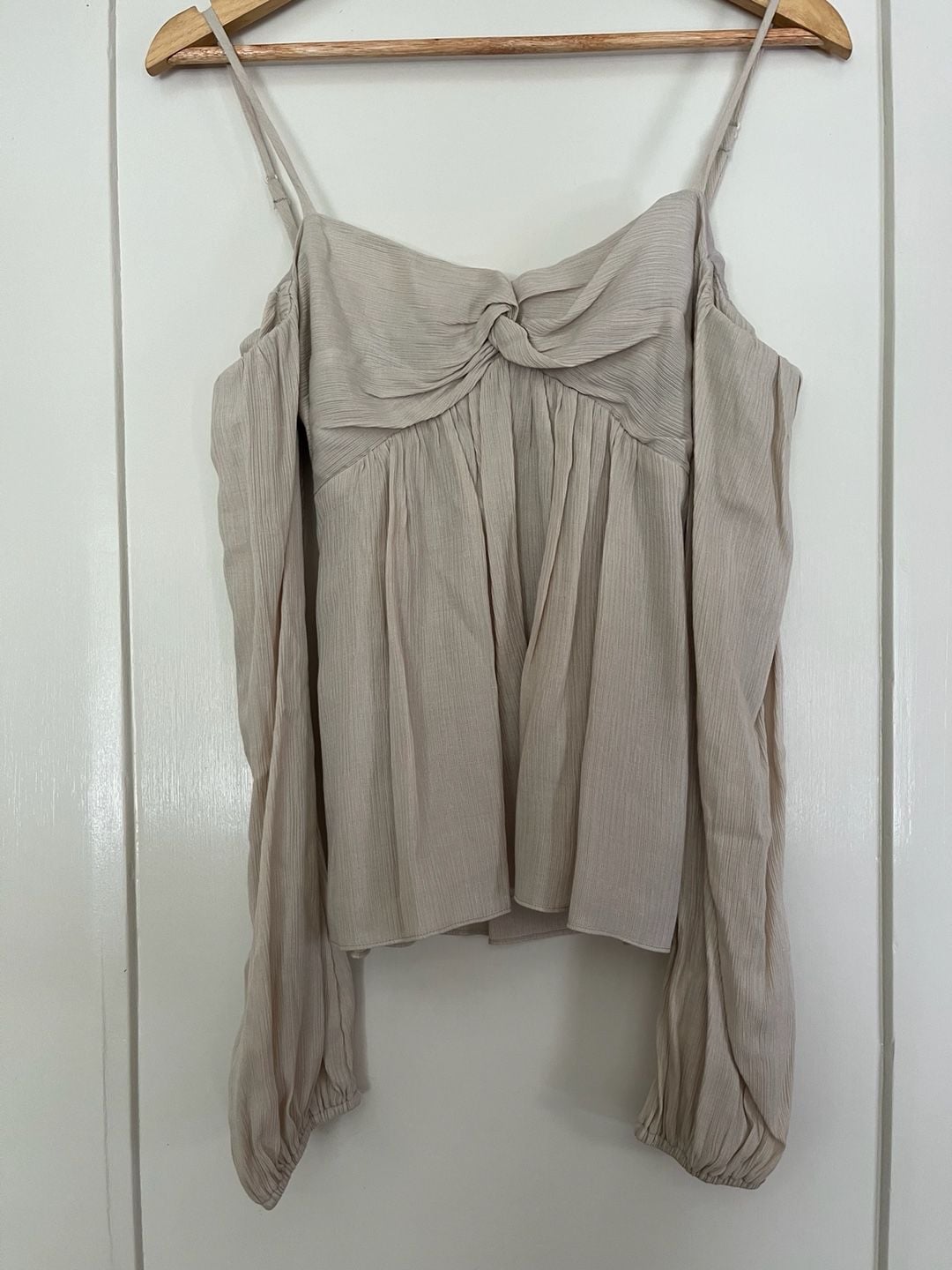 Bailey 44 Mariko Top Size XS Cream Off-Shoulder Long Sleeve 9