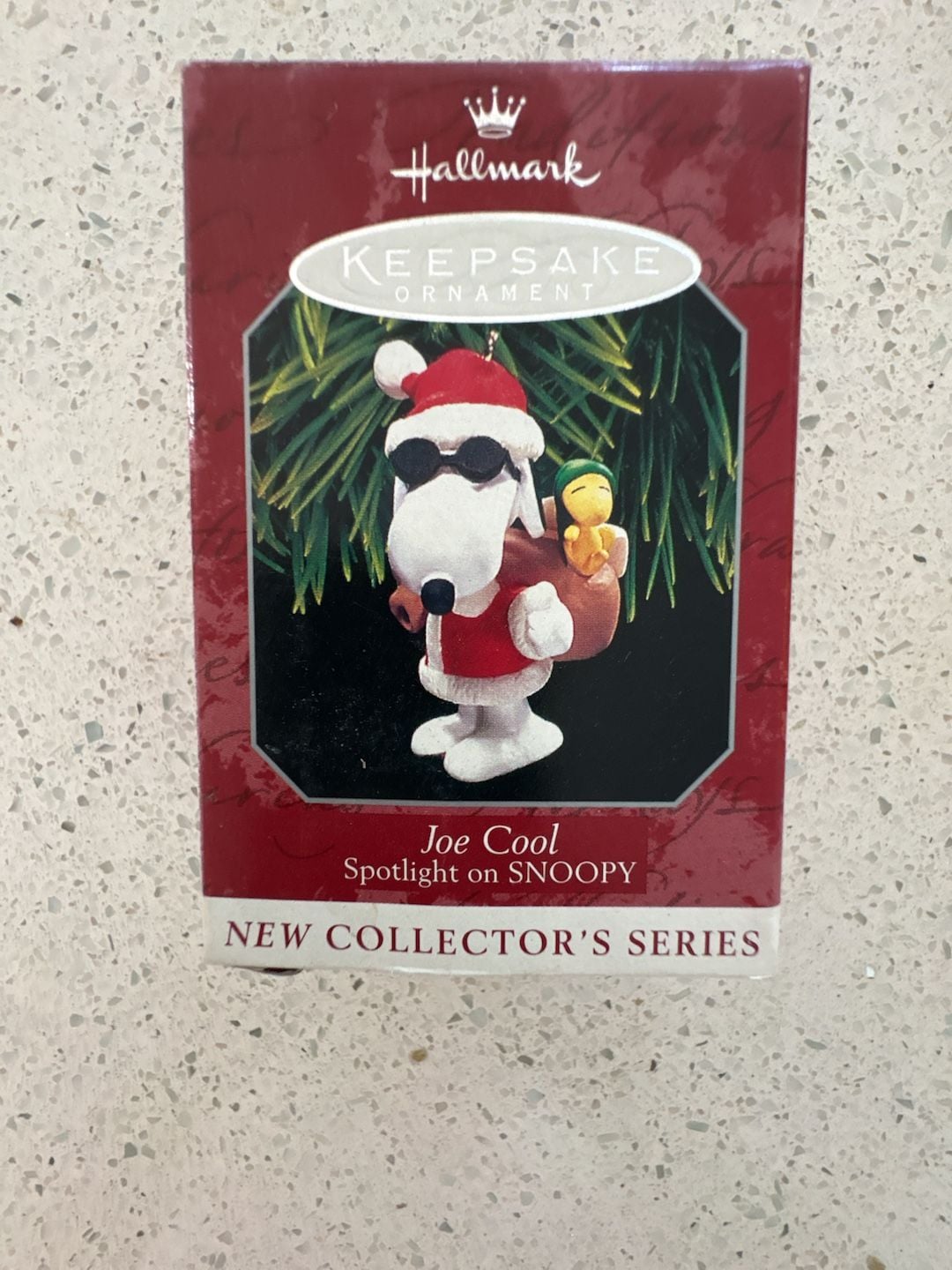 New Hallmark Keepsake Ornament Joe Cool Spotlight on Snoopy 1998
Never been opened
Slight storage wesr 2