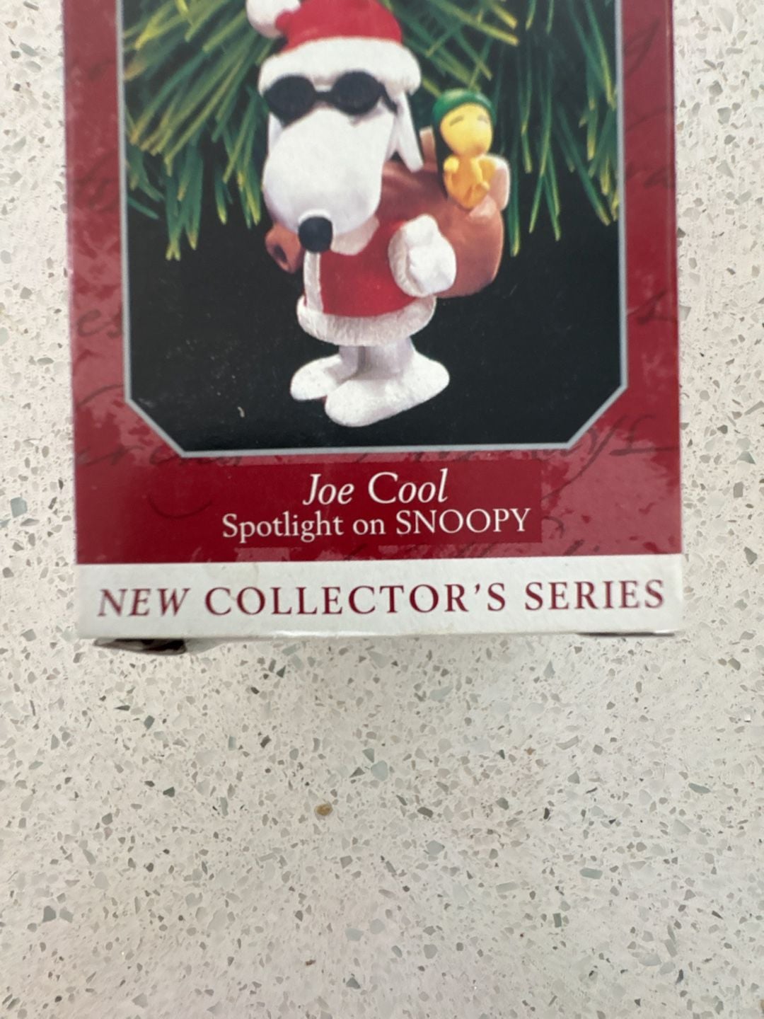 New Hallmark Keepsake Ornament Joe Cool Spotlight on Snoopy 1998
Never been opened
Slight storage wesr 3