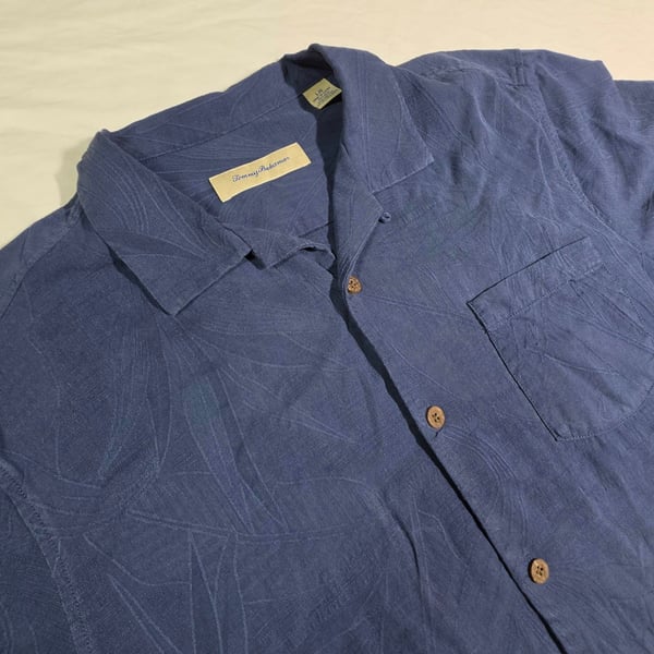 Tommy Bahama Silk Blend Camp Shirt Size L Blue Leaf Jacquard