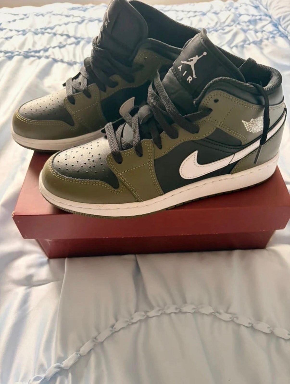 Jordan Air Jordan 1 Mid Medium Olive White Black Sneakers 7