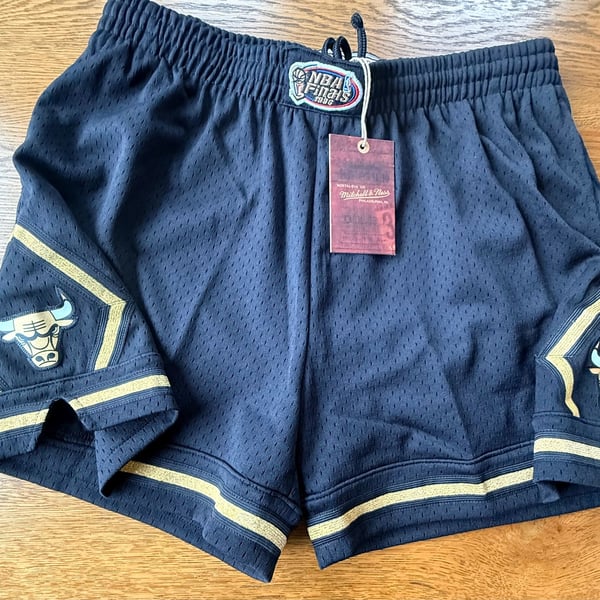 Mitchell & Ness Chicago Bulls Shorts Size XL Black Gold