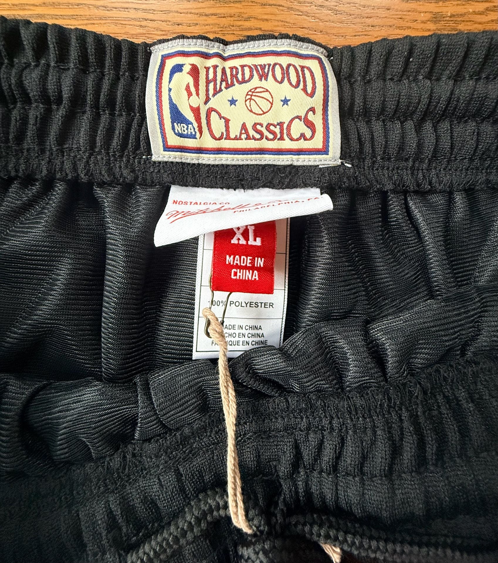 Mitchell & Ness Chicago Bulls Shorts Size XL Black Gold 3