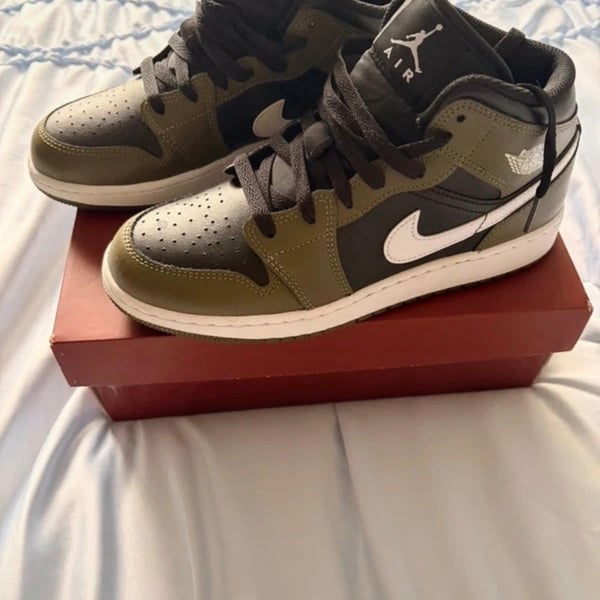 Jordan Air Jordan 1 Mid Medium Olive White Black Sneakers