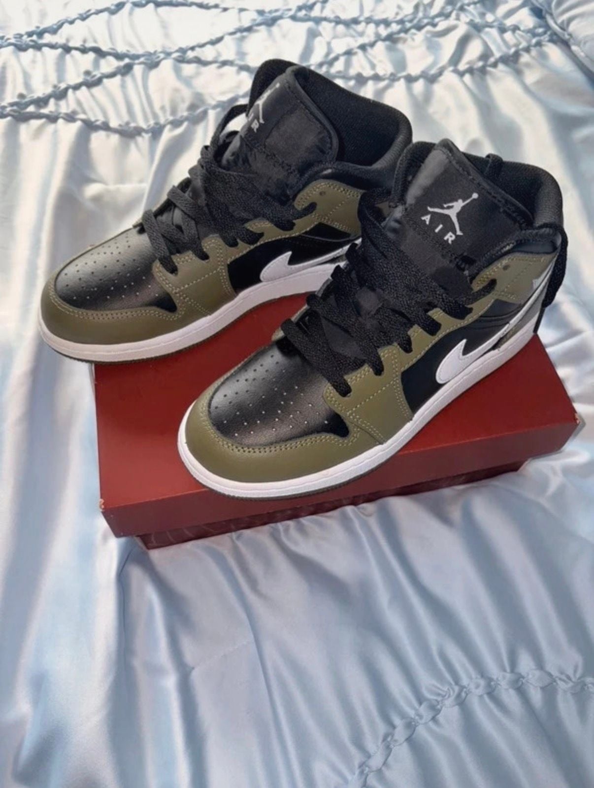 Jordan Air Jordan 1 Mid Medium Olive White Black Sneakers 3