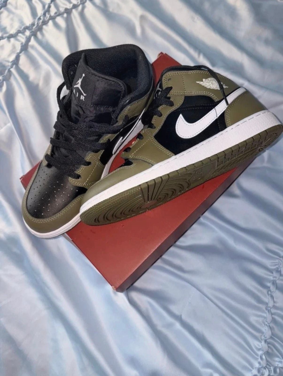 Jordan Air Jordan 1 Mid Medium Olive White Black Sneakers 4