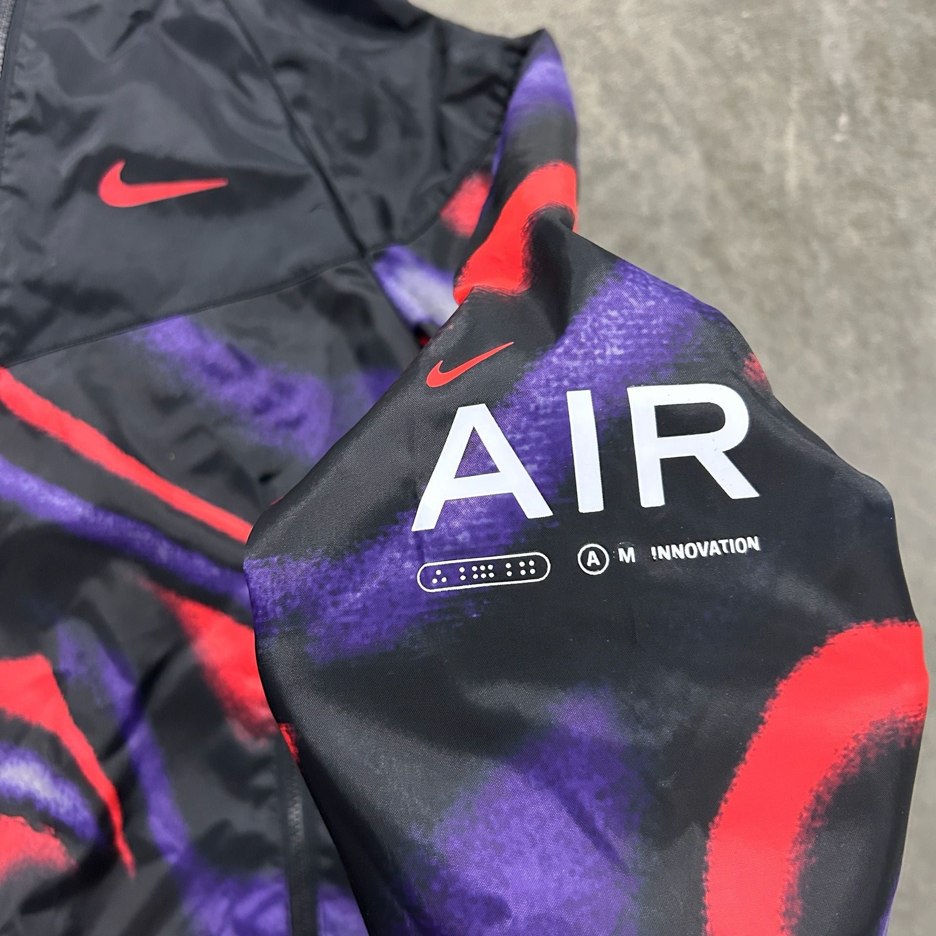 Nike Air Windbreaker Jacket Black Multi Abstract Women’s M 5