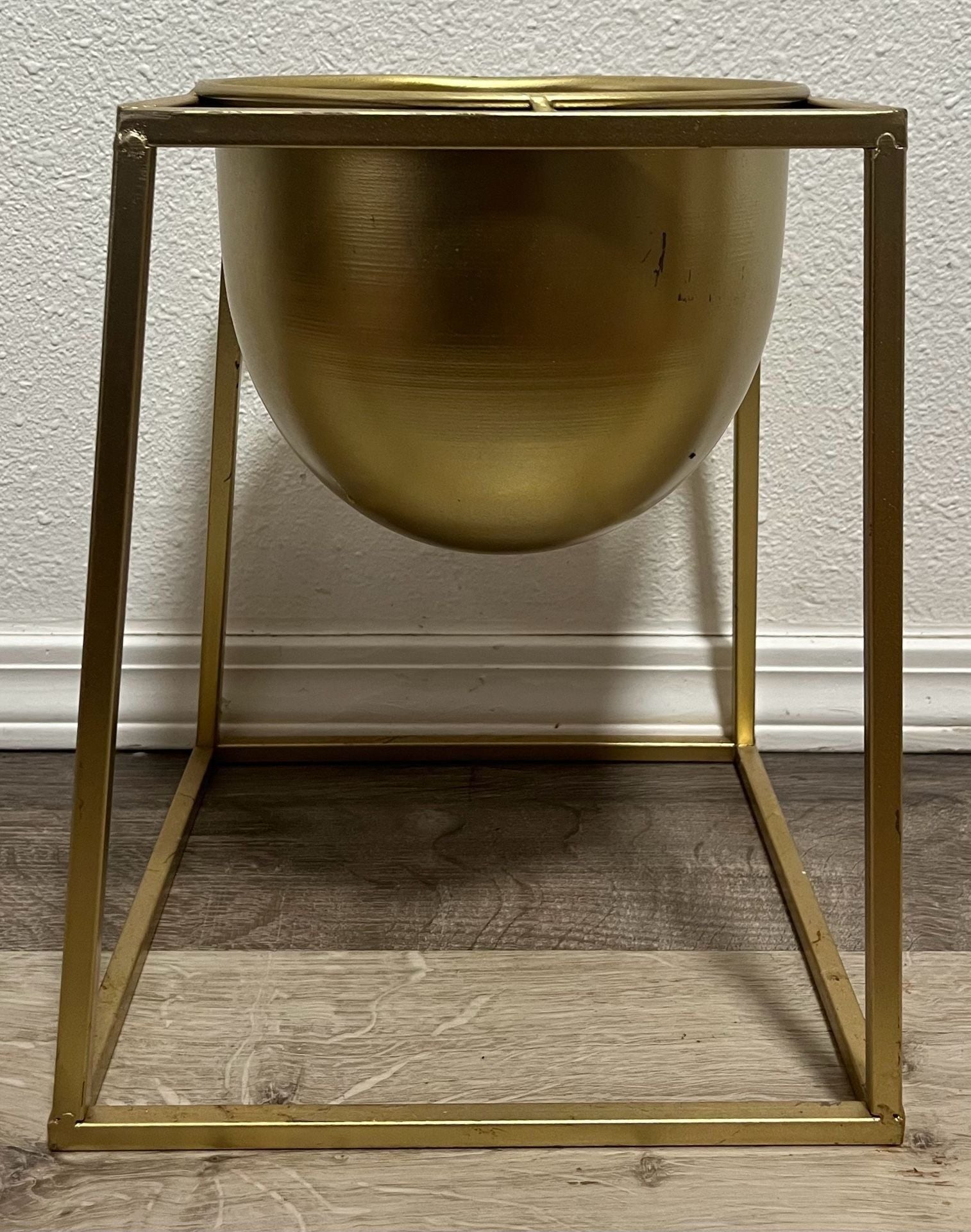 Century Brass finish Planter 1