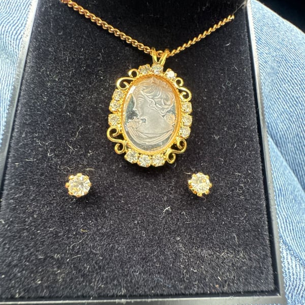 Vintage Gold Tone Cameo Pendant Necklace and Earrings Set