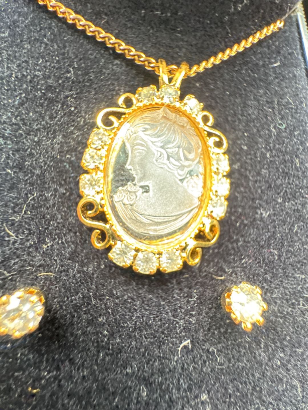 Vintage Gold Tone Cameo Pendant Necklace and Earrings Set 2