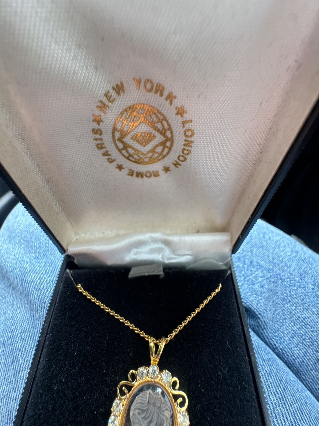 Vintage Gold Tone Cameo Pendant Necklace and Earrings Set 3