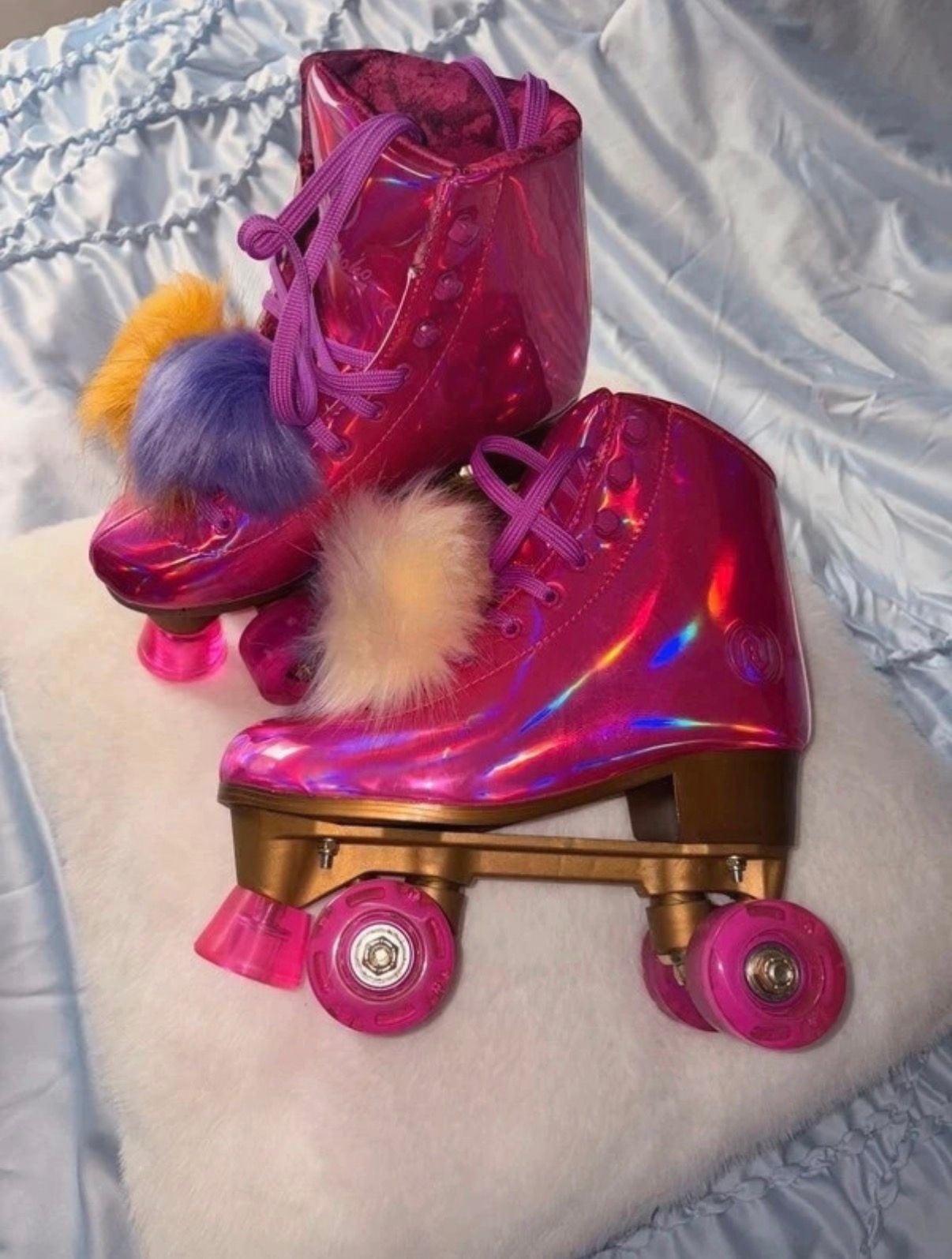 Holographic Roller Skates Pink Fushcia Light up Wheels
4
