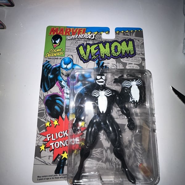 Toy Biz Marvel Super Heroes Venom Action Figure Flicking Tongue 1992