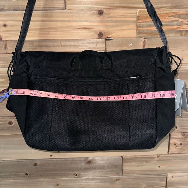 No.19 New Balance Athletics Messenger Bag Black LAB23200FL