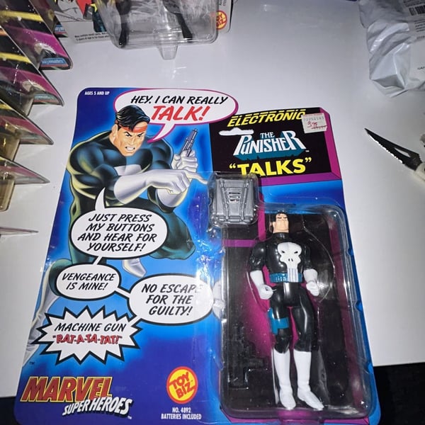 Toy Biz Marvel Super Heroes Electronic The Punisher Talks Action Figure