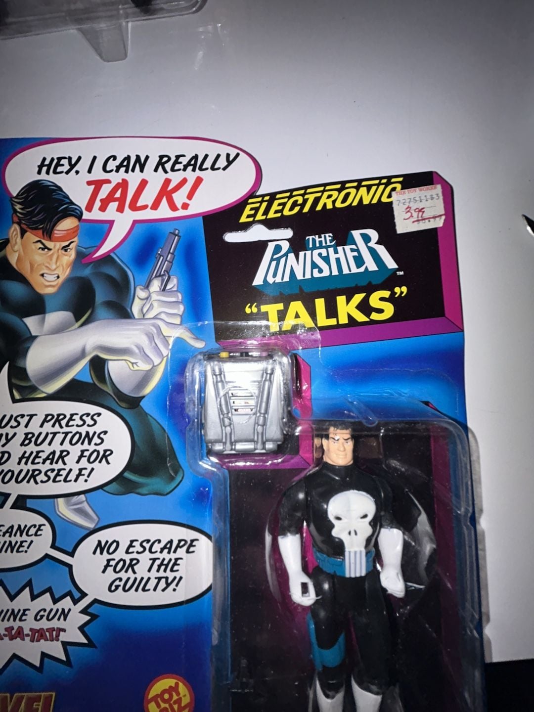 Toy Biz Marvel Super Heroes Electronic The Punisher Talks Action Figure 2