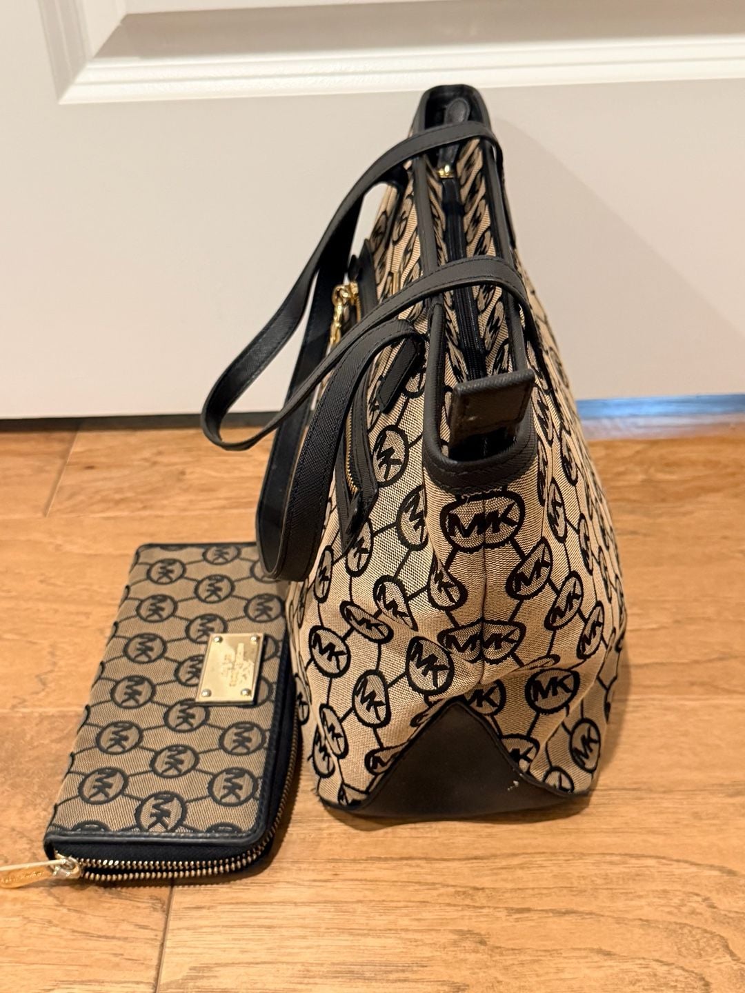 Michael Kors MK Monogram Tote Bag + Matching Zip Wallet Black Tan Set  7