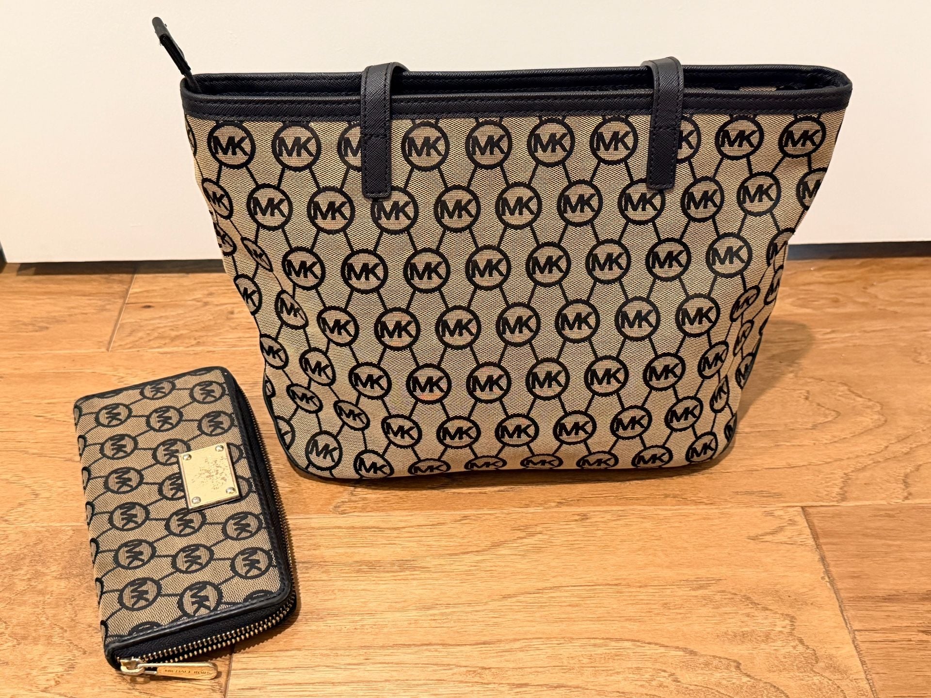 Michael Kors MK Monogram Tote Bag + Matching Zip Wallet Black Tan Set  8