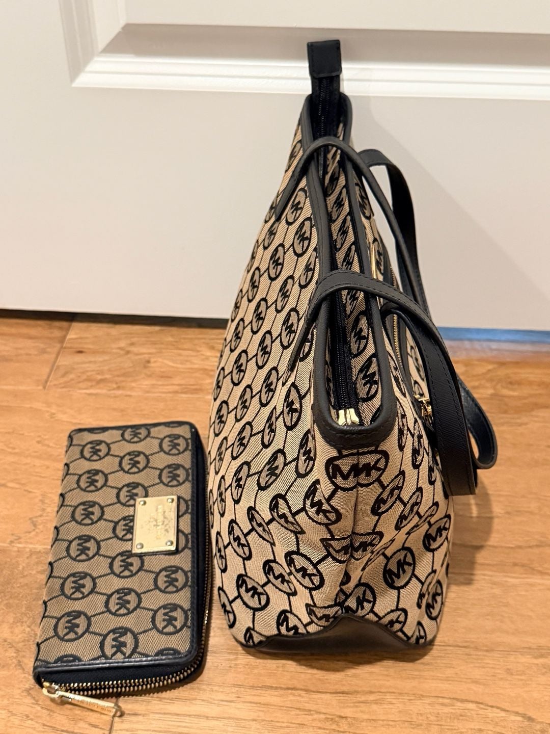 Michael Kors MK Monogram Tote Bag + Matching Zip Wallet Black Tan Set  9