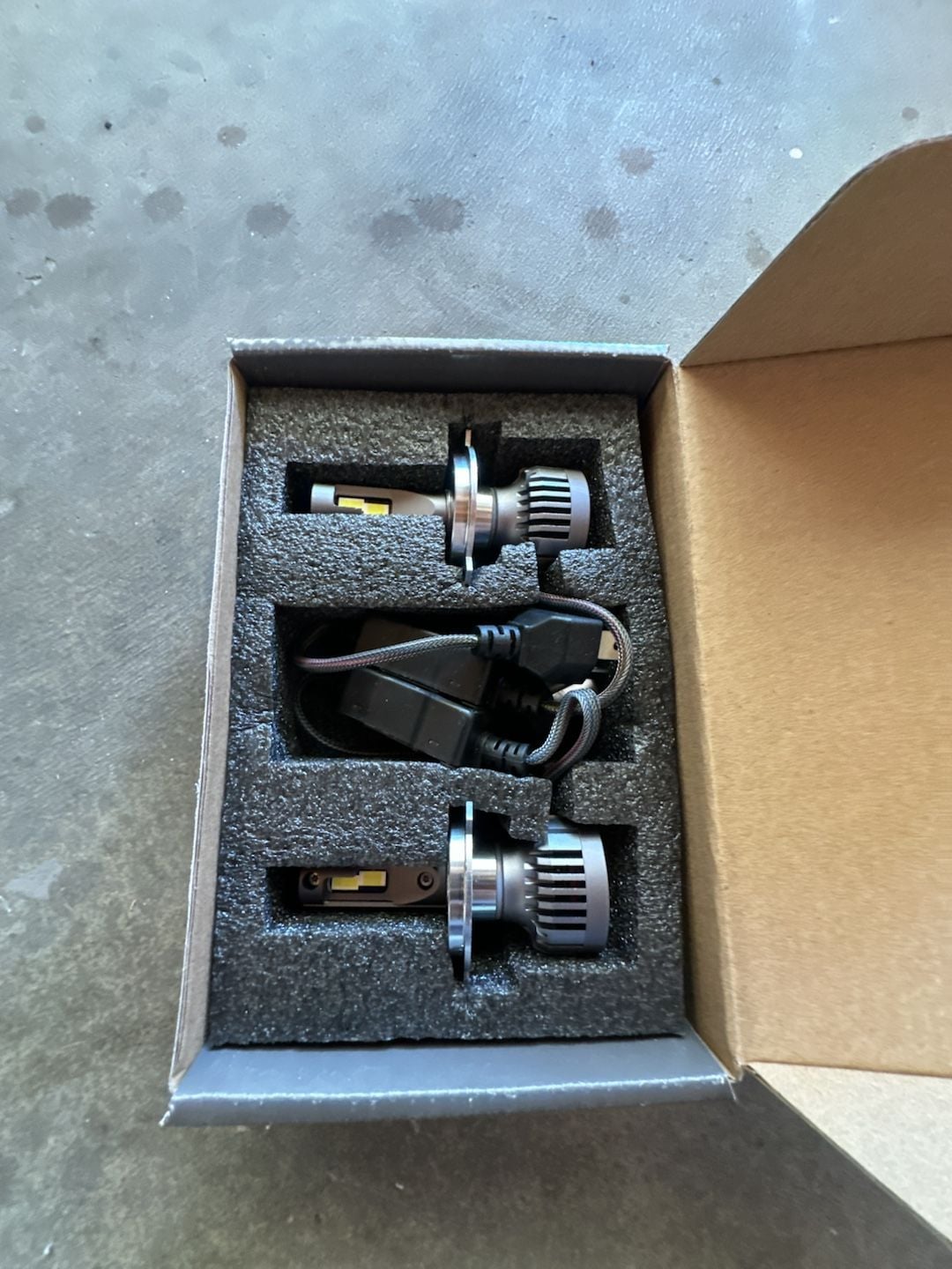 Galaxy Technology Industry KD18 H4 LED Headlight Bulbs Kit 3