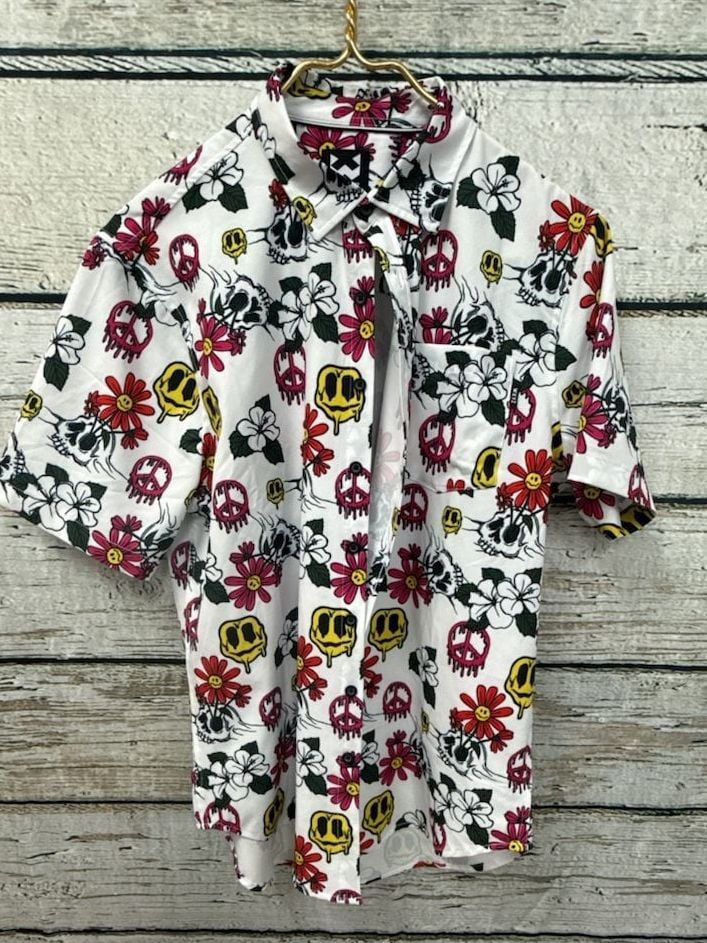 WXYZ Medium Skull Peace Smiley Short Sleeve Button Down Shirt 2