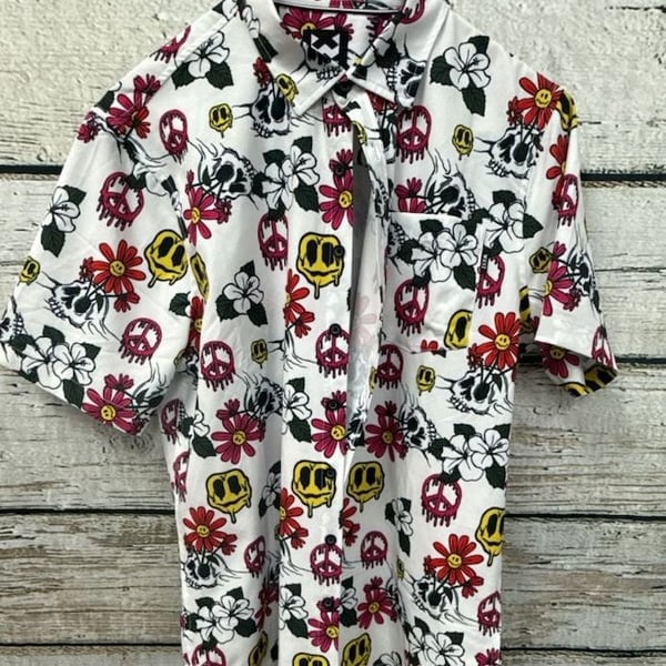WXYZ Medium Skull Peace Smiley Short Sleeve Button Down Shirt