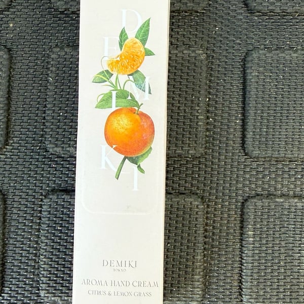 DEMIKI Aromatherapy Hand Cream (Citrus & Lemongrass) (Ship from LA) 50,