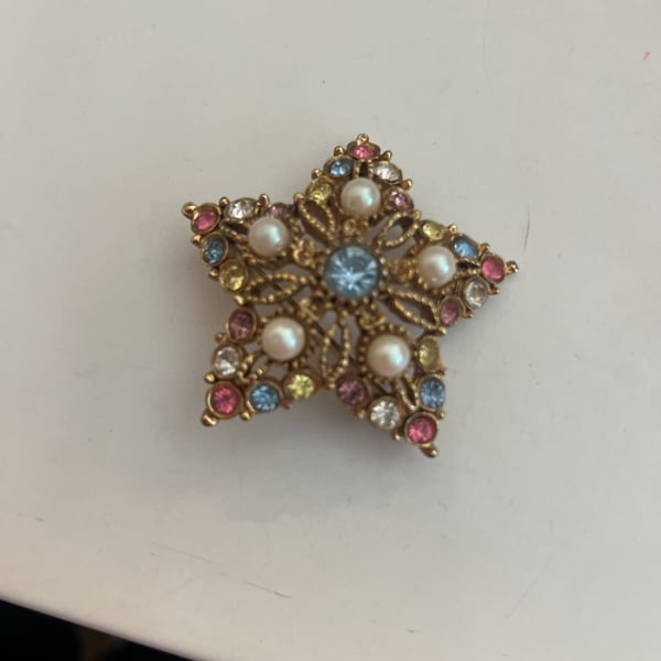 Vintage Multi-Color Rhinestone & Faux Pearl Star Brooch Pin Gold Tone