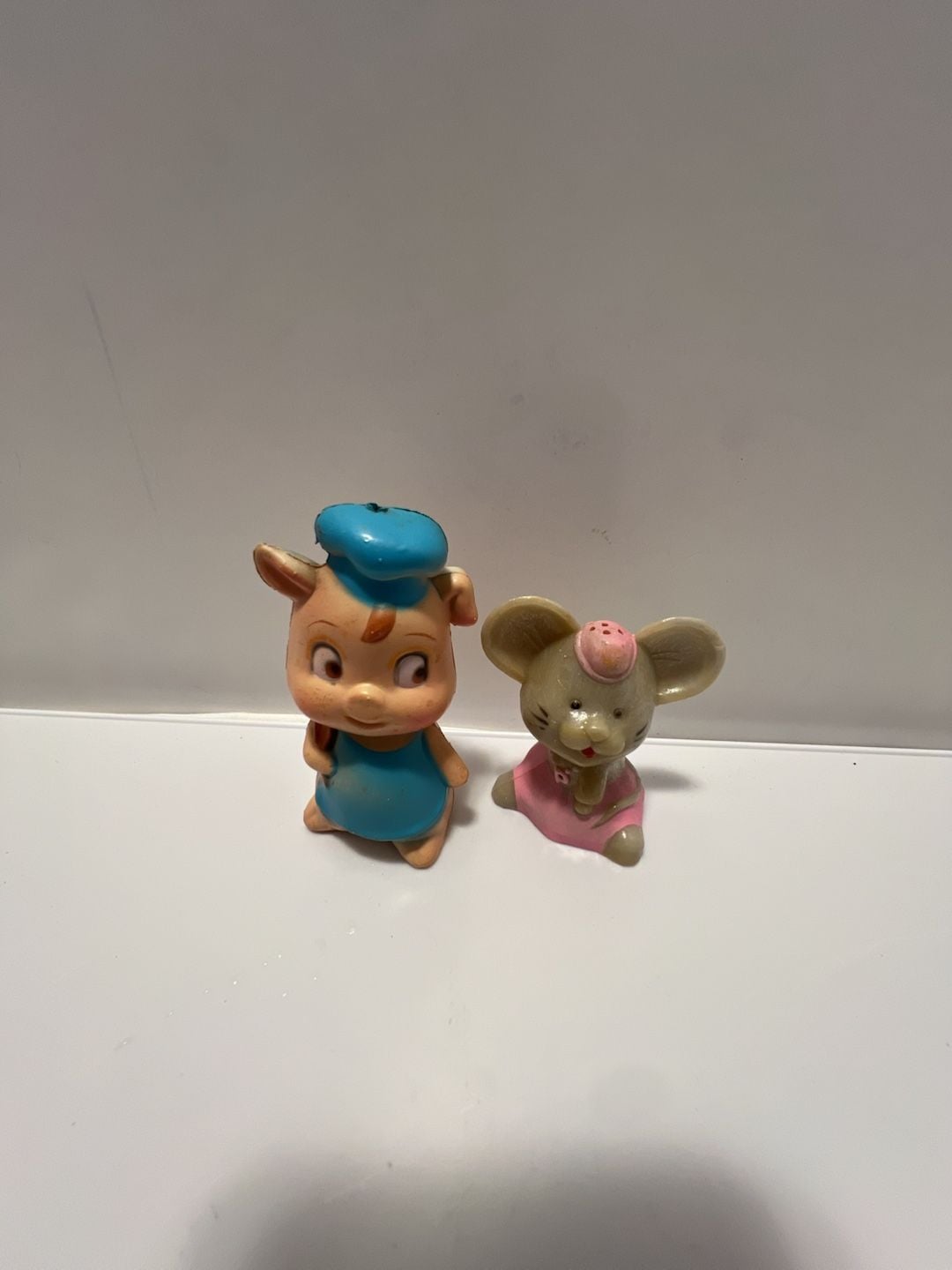 Vintage Plastic Pig and Mouse Salt And Pepper Shakers Set 1