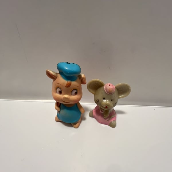 Vintage Plastic Pig and Mouse Salt And Pepper Shakers Set