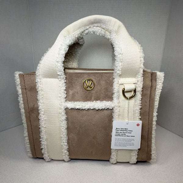 Lululemon Boxy Tote Mini Faux Shearling Trims One Size Snow Winter Vacation 