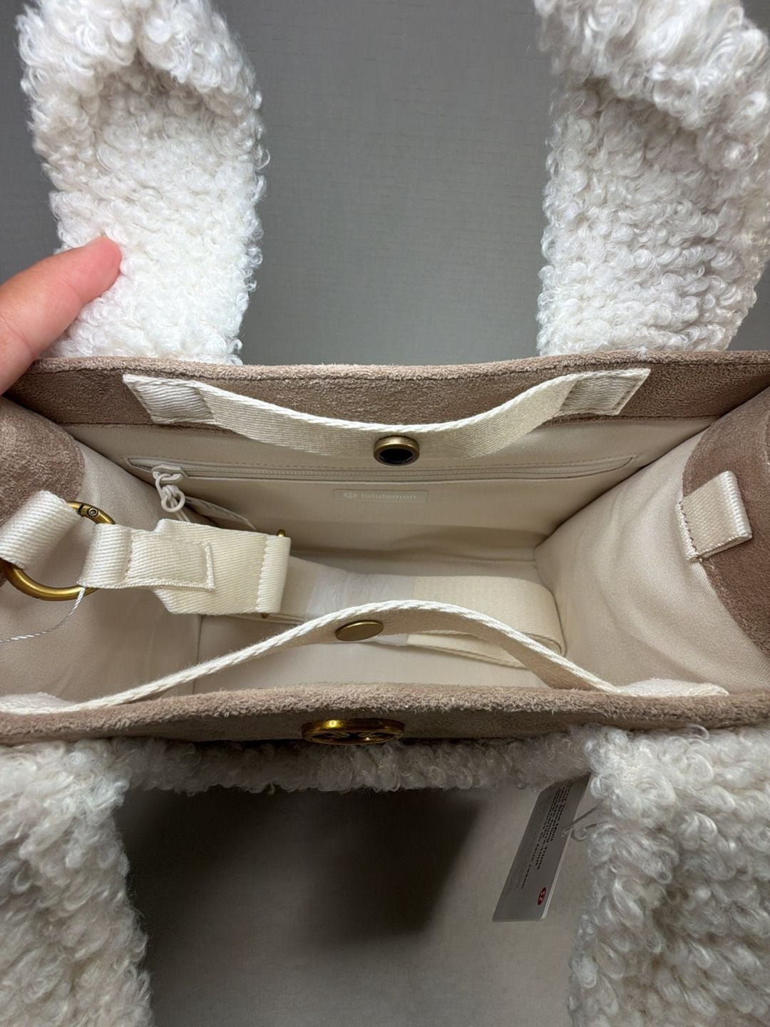 Lululemon Boxy Tote Mini Faux Shearling Trims One Size Snow Winter Vacation  8
