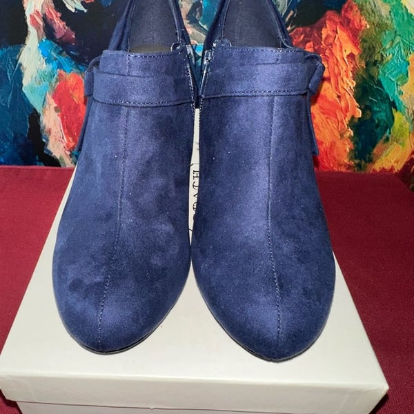 No.56 Coach And Four Ankle Boots Size 6.5 Navy Suede Zip Booties