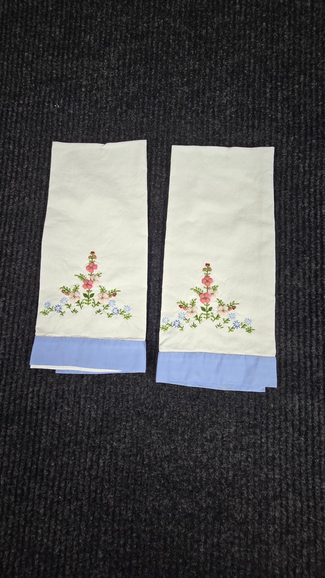 Vintage Hand Embroidered Floral Guest Towels Set Of 2 Blue White 1